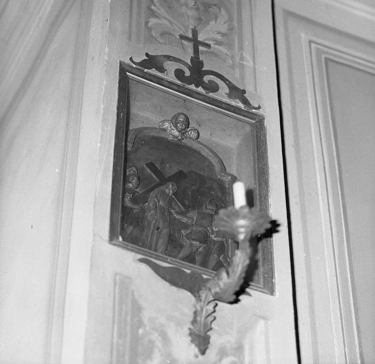 stazione VIII: Gesù consola le donne di Gerusalemme (rilievo) - bottega emiliana (sec. XVII)