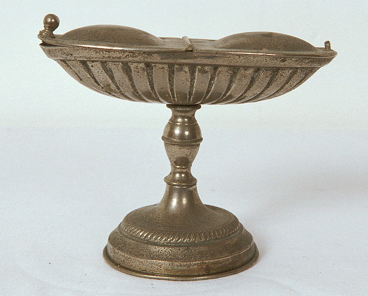 navicella portaincenso, elemento d'insieme - manifattura italiana (primo quarto sec. XX)