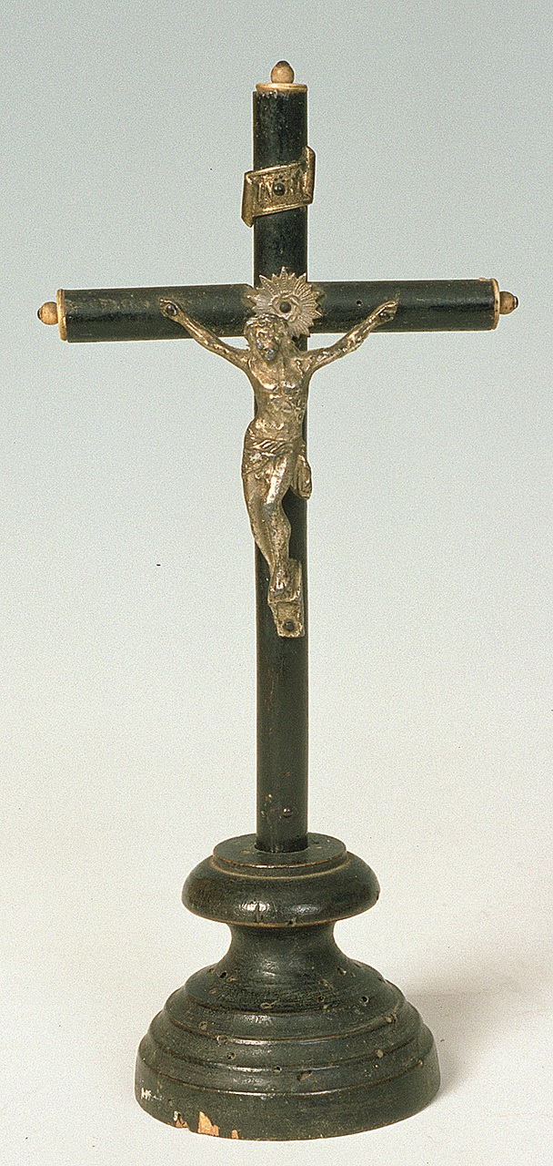 croce da tavolo - manifattura ferrarese (seconda metà sec. XIX)