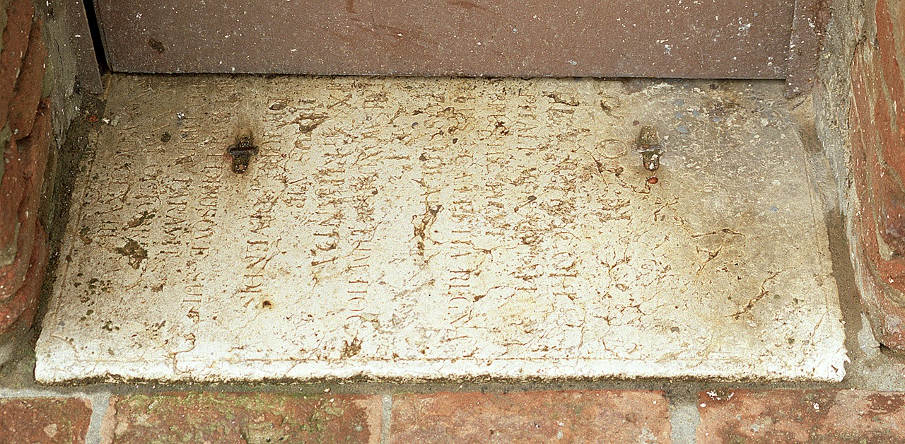 lapide - manifattura ferrarese (sec. XVIII)