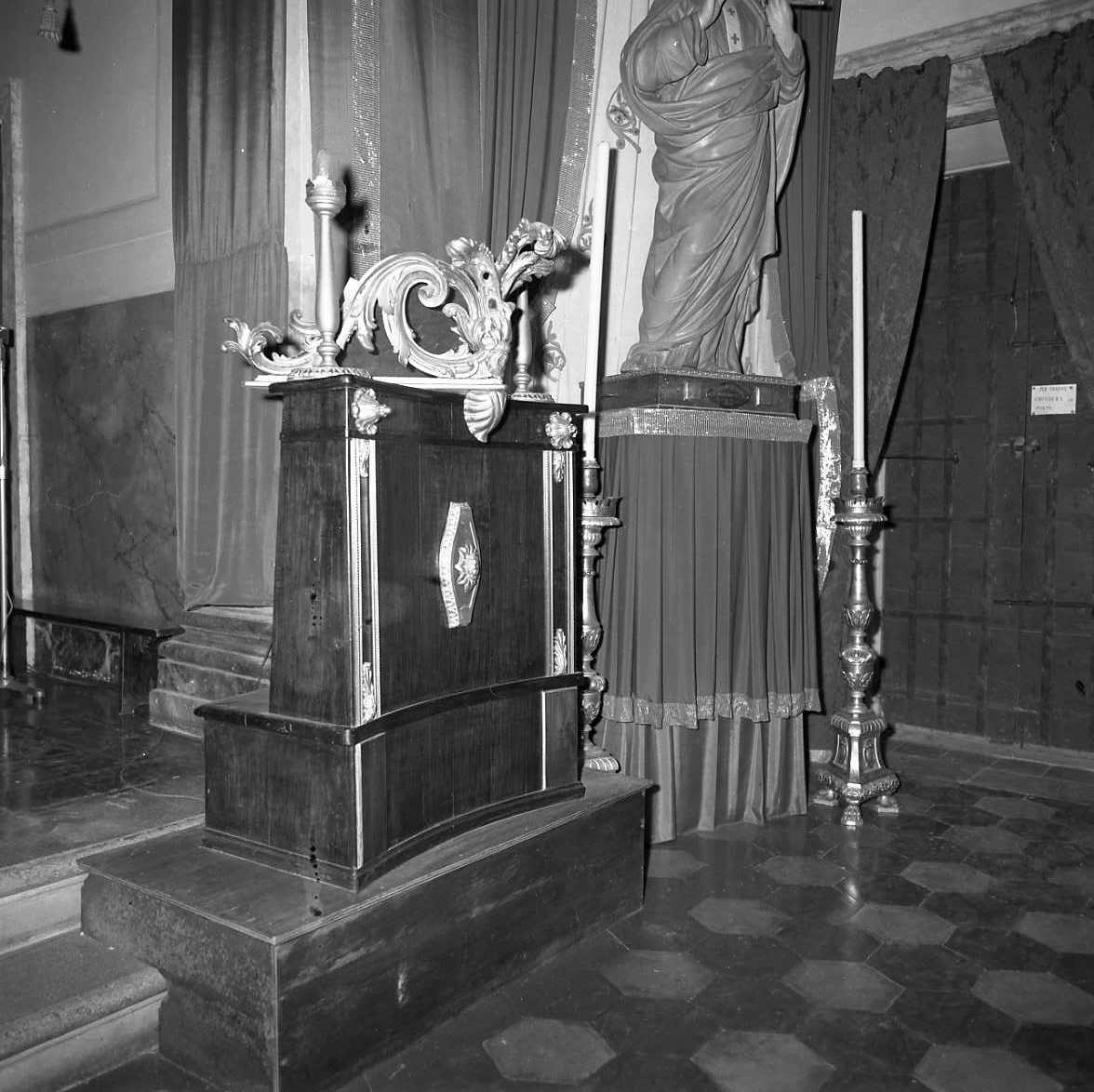 candelabro da chiesa, serie - bottega emiliana (sec. XVIII)