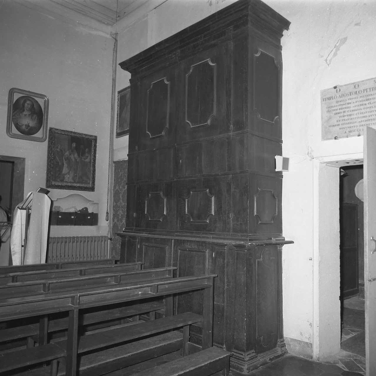 mobile da sacrestia con alzata - bottega emiliana (sec. XVII)