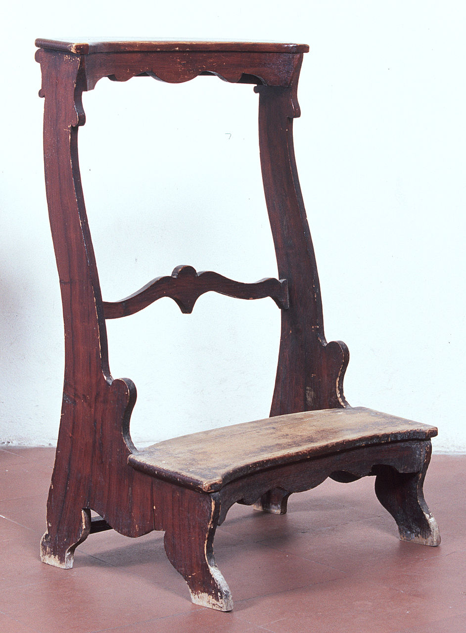 inginocchiatoio, opera isolata - bottega ferrarese (seconda metà sec. XVIII)