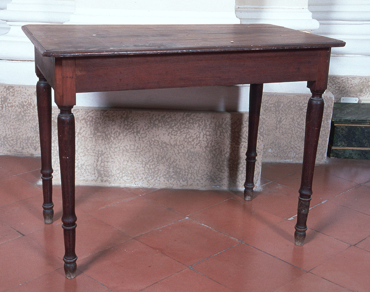 tavolino, opera isolata - bottega ferrarese (seconda metà sec. XIX)