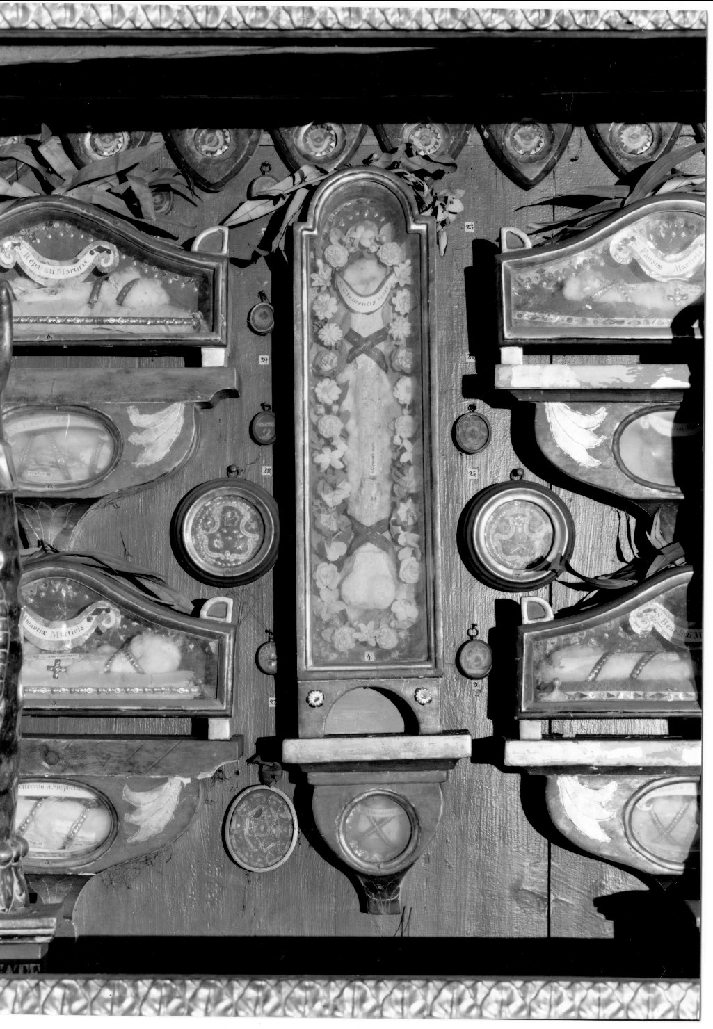 reliquiario - a tabella, elemento d'insieme - manifattura ferrarese (primo quarto sec. XIX)