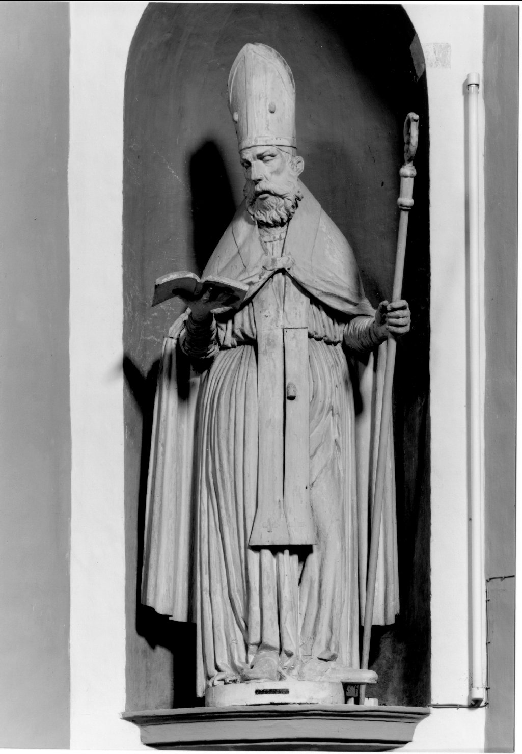 Sant'Agostino Vescovo (statua, elemento d'insieme) di Porri Filippo (terzo quarto sec. XVII)