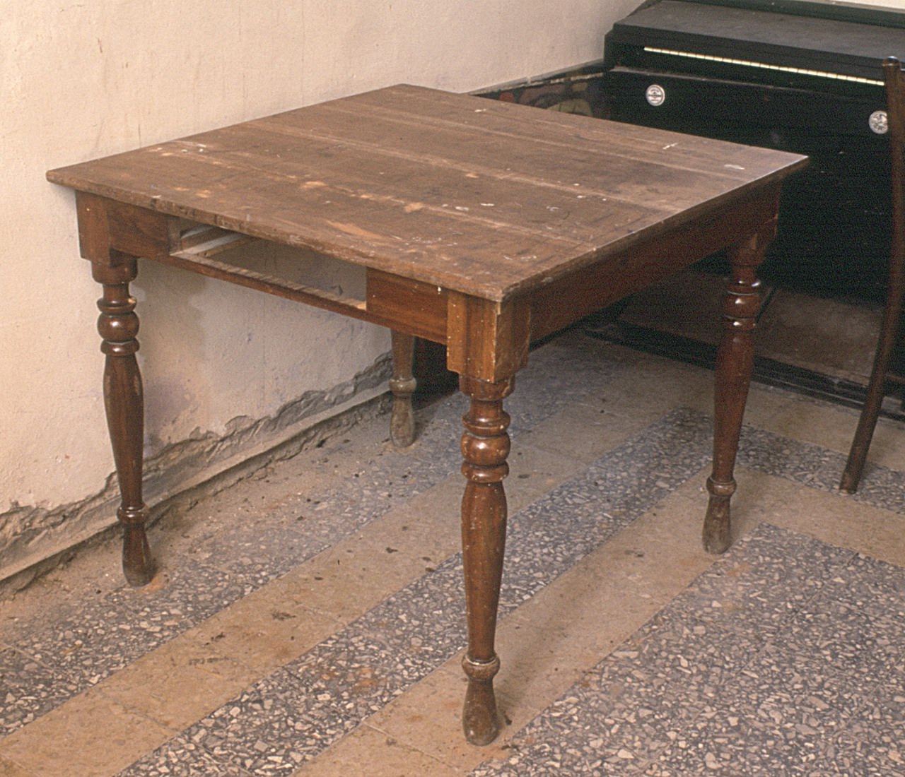 tavolo - manifattura ferrarese (ultimo quarto sec. XVIII)