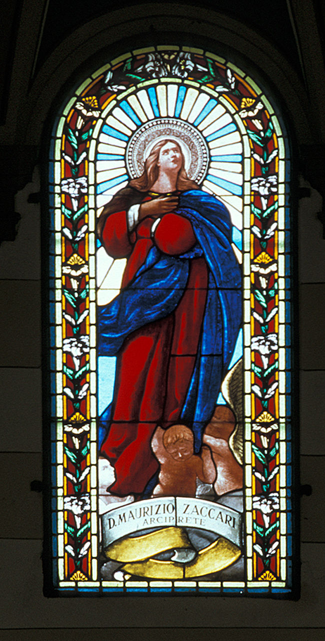 Madonna assunta (vetrata, elemento d'insieme) di Fabbi U (sec. XX)