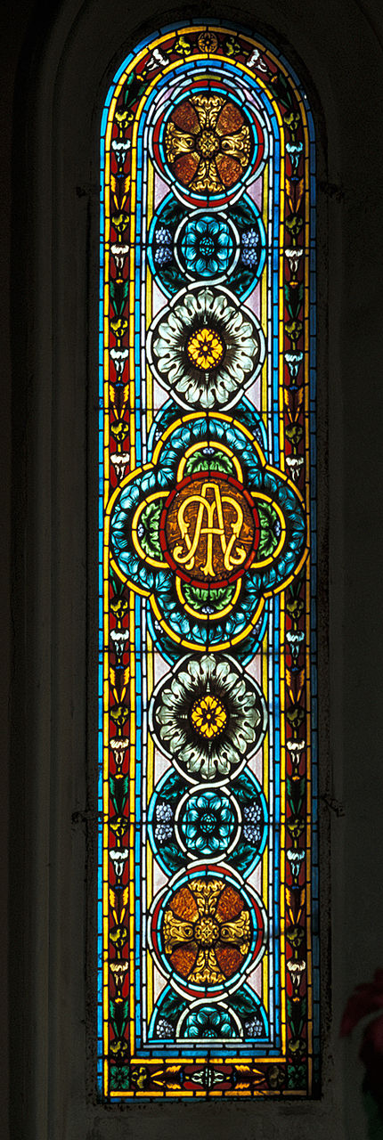 Monogramma mariano (vetrata, elemento d'insieme) di Fabbi U (sec. XX)