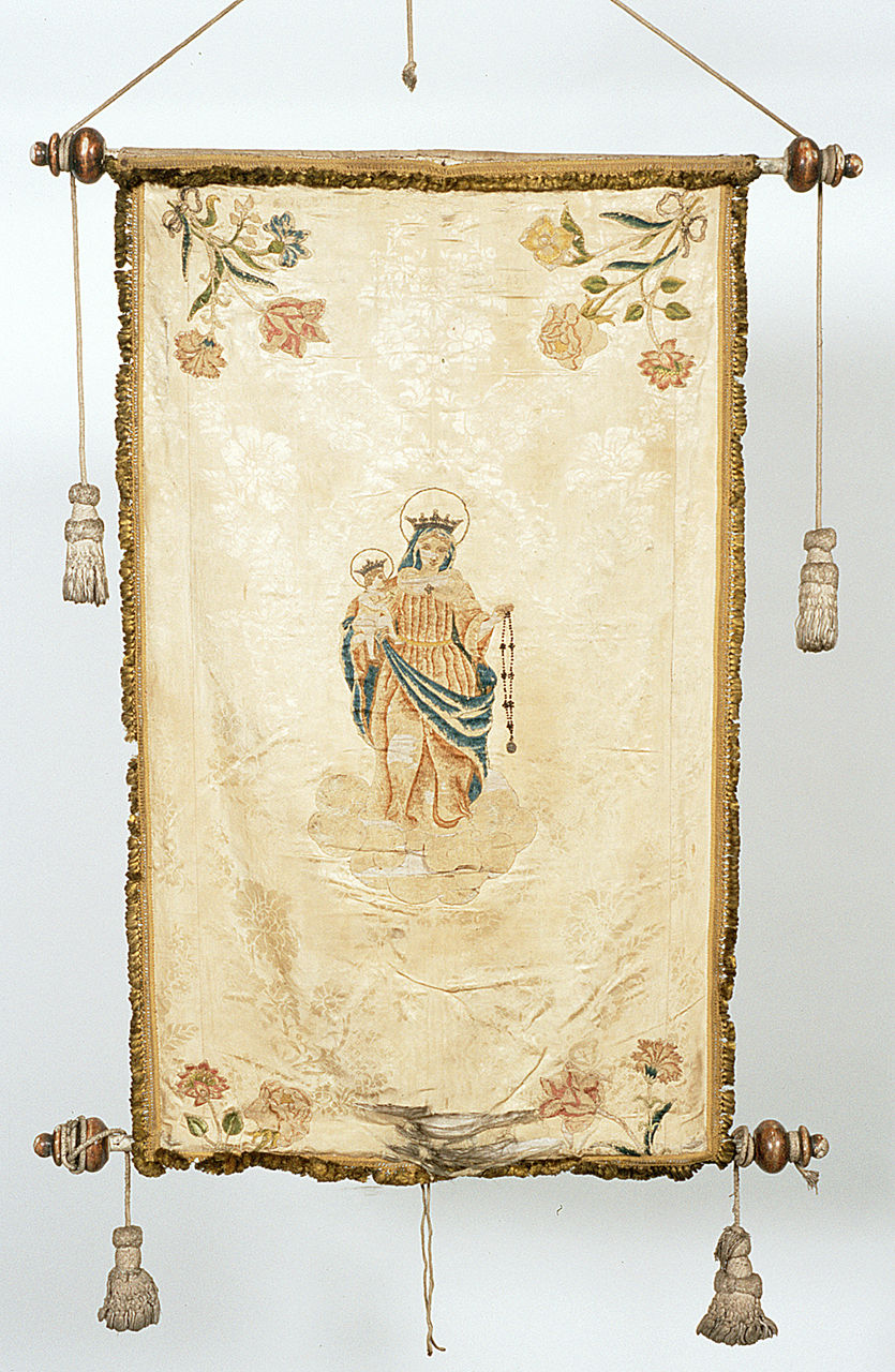 Madonna con Gesù Bambino (stendardo processionale, opera isolata) - manifattura ferrarese (secc. XVIII/ XIX)