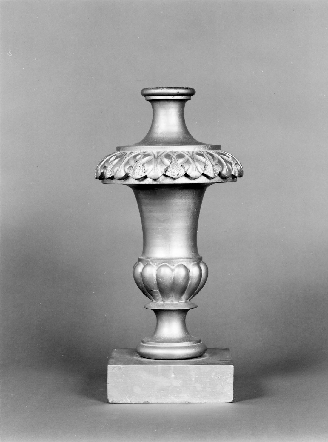 vaso d'altare con composizione floreale - manifattura emiliana (metà sec. XIX)