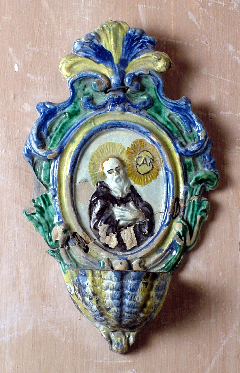 Santo in preghiera (acquasantiera da parete) - bottega emiliano-romagnola (sec. XVIII)