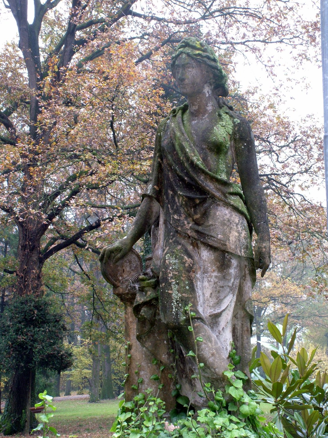 suonatrice di cembalo (statua) - ambito bolognese (sec. XIX)