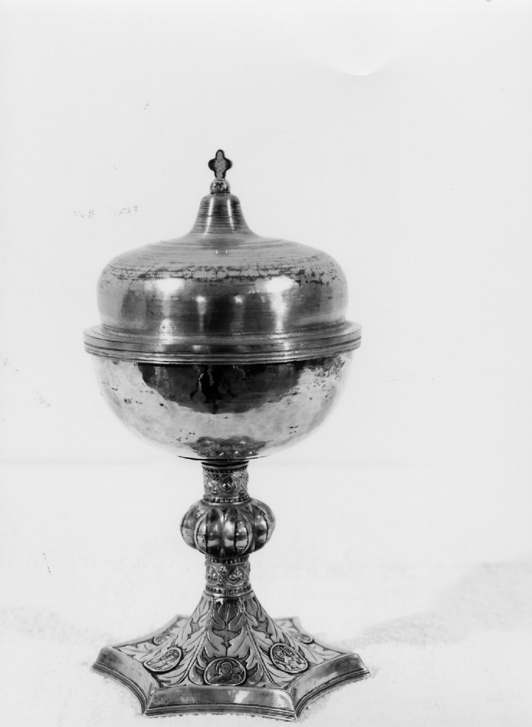 pisside - manifattura italiana (seconda metà sec. XIX)