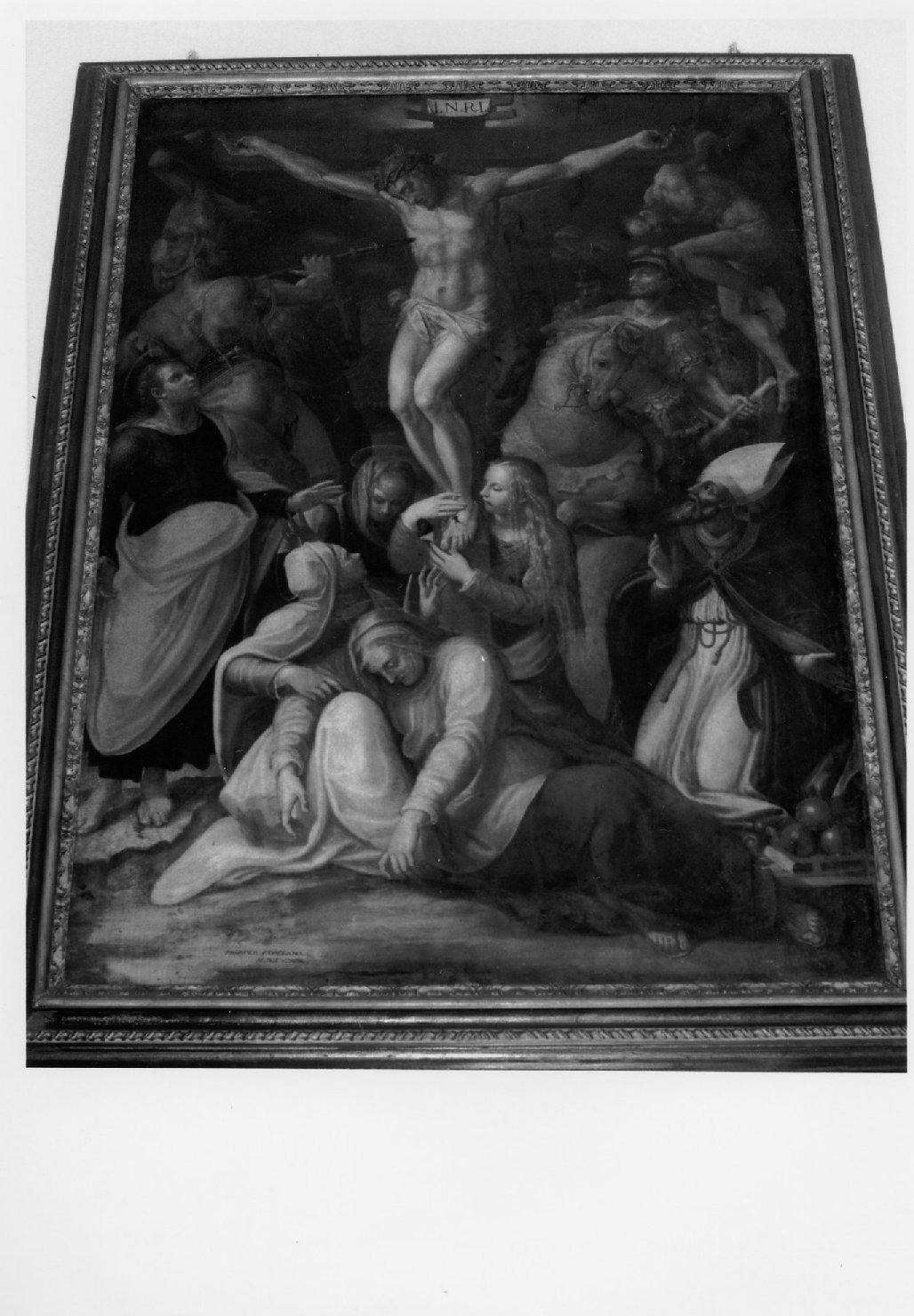 Crocifissione e Santi (dipinto) di Fontana Prospero (sec. XVI)