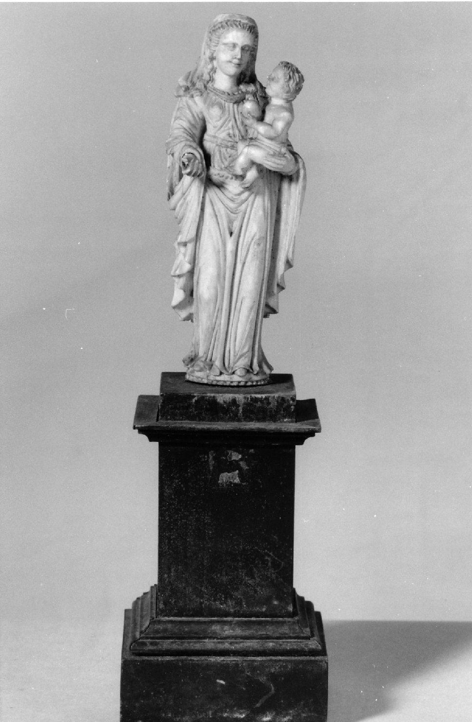 Madonna col Bambino (statuetta) - ambito Europa centrale (prima metà sec. XVI)