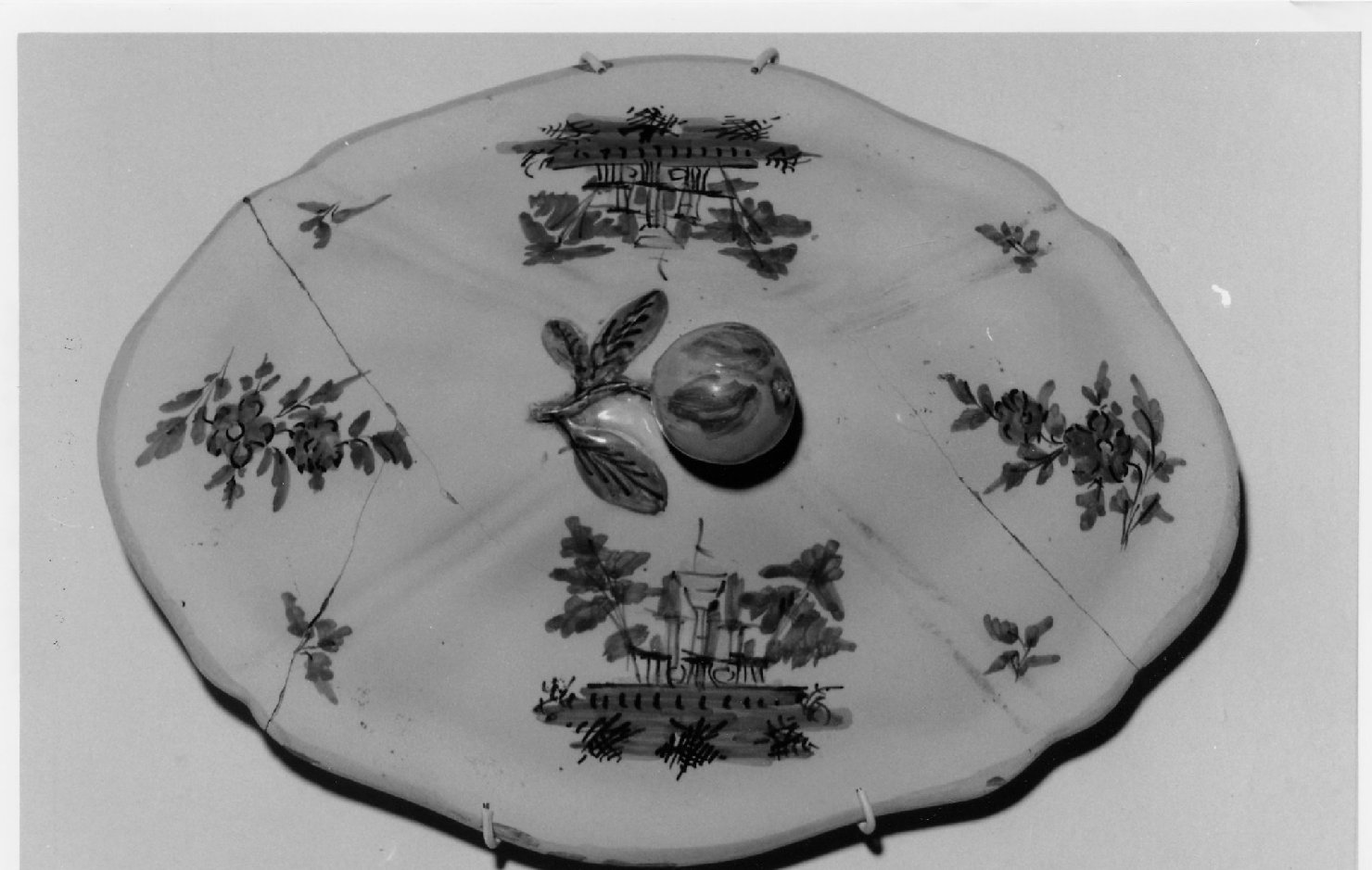 coperchio di zuppiera, elemento d'insieme - manifattura Italia centro-settentrionale (seconda metà sec. XVIII)