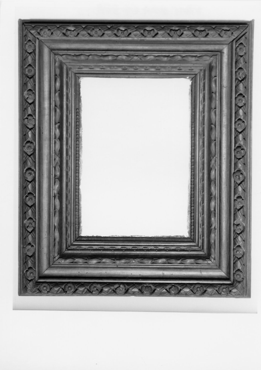 cornice - produzione Italia centro-settentrionale (seconda metà sec. XIX)