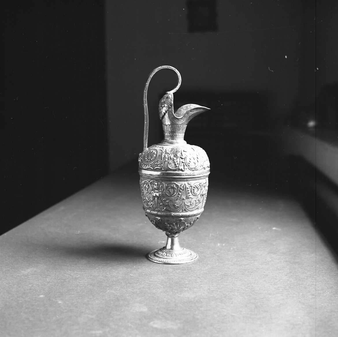 brocca - manifattura emiliana (prima metà sec. XVI)