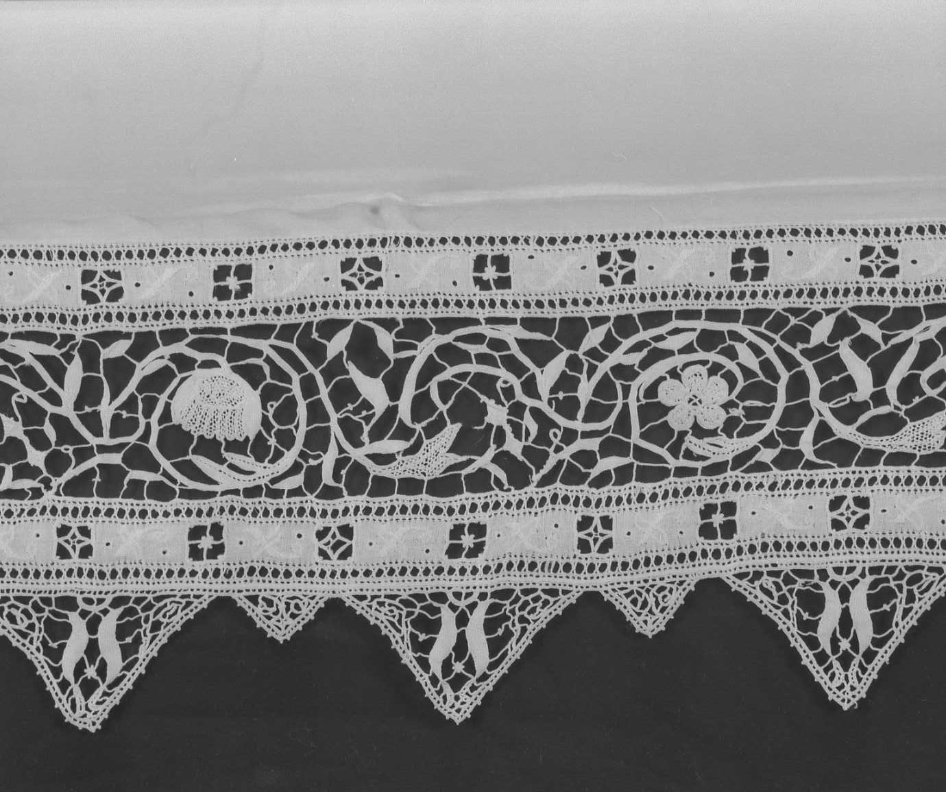 tovaglia d'altare - manifattura bolognese (seconda metà sec. XIX)