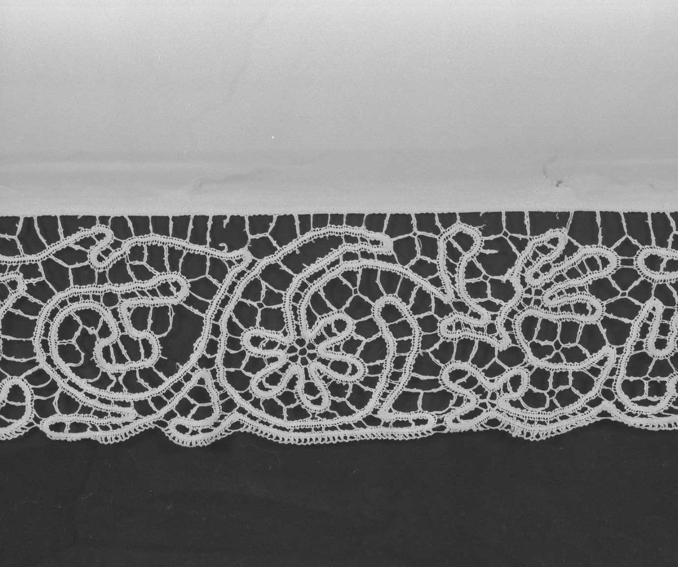 tovaglia d'altare - manifattura bolognese (seconda metà sec. XIX)