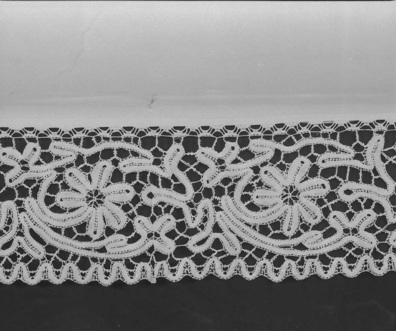 tovaglia d'altare - manifattura bolognese (seconda metà sec. XIX)