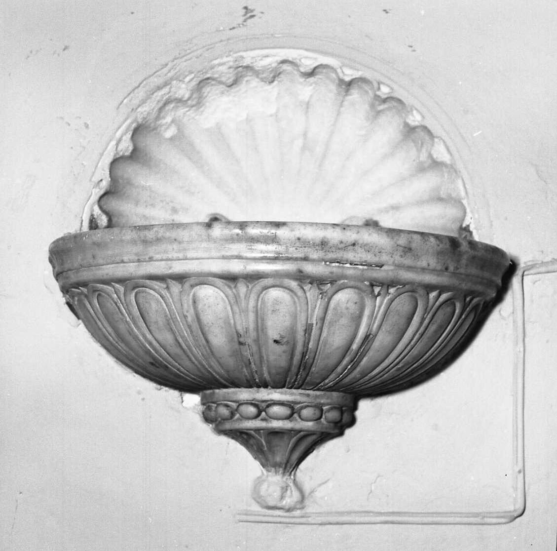 acquasantiera da parete - manifattura bolognese (prima metà sec. XVIII)