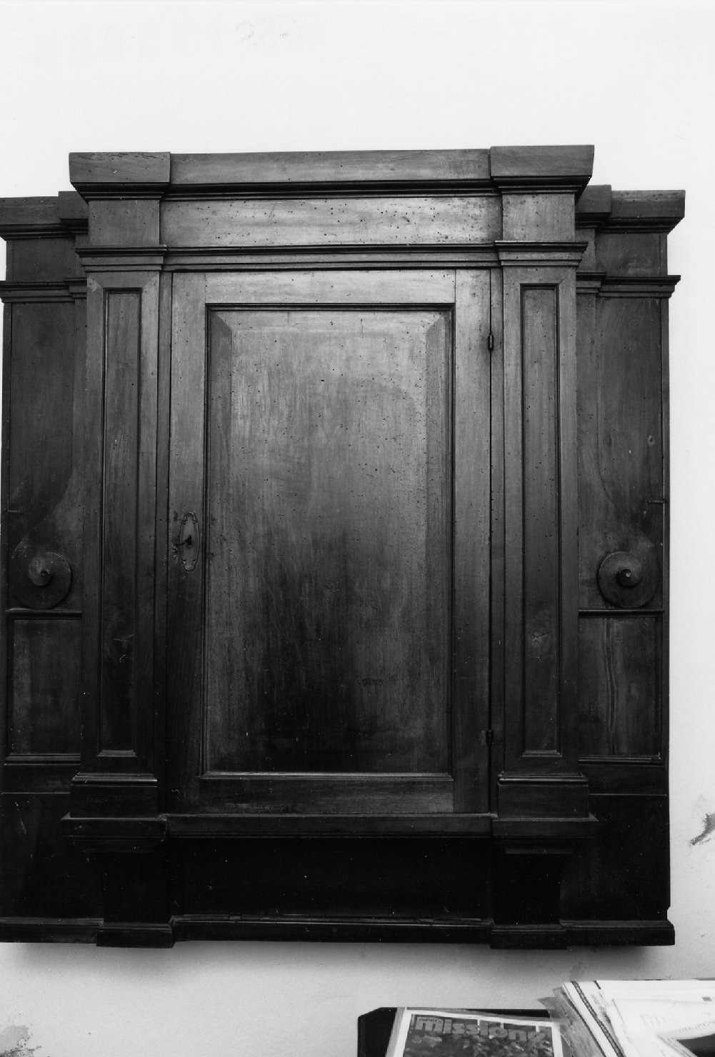 armadietto a muro - manifattura emiliana (sec. XVIII)