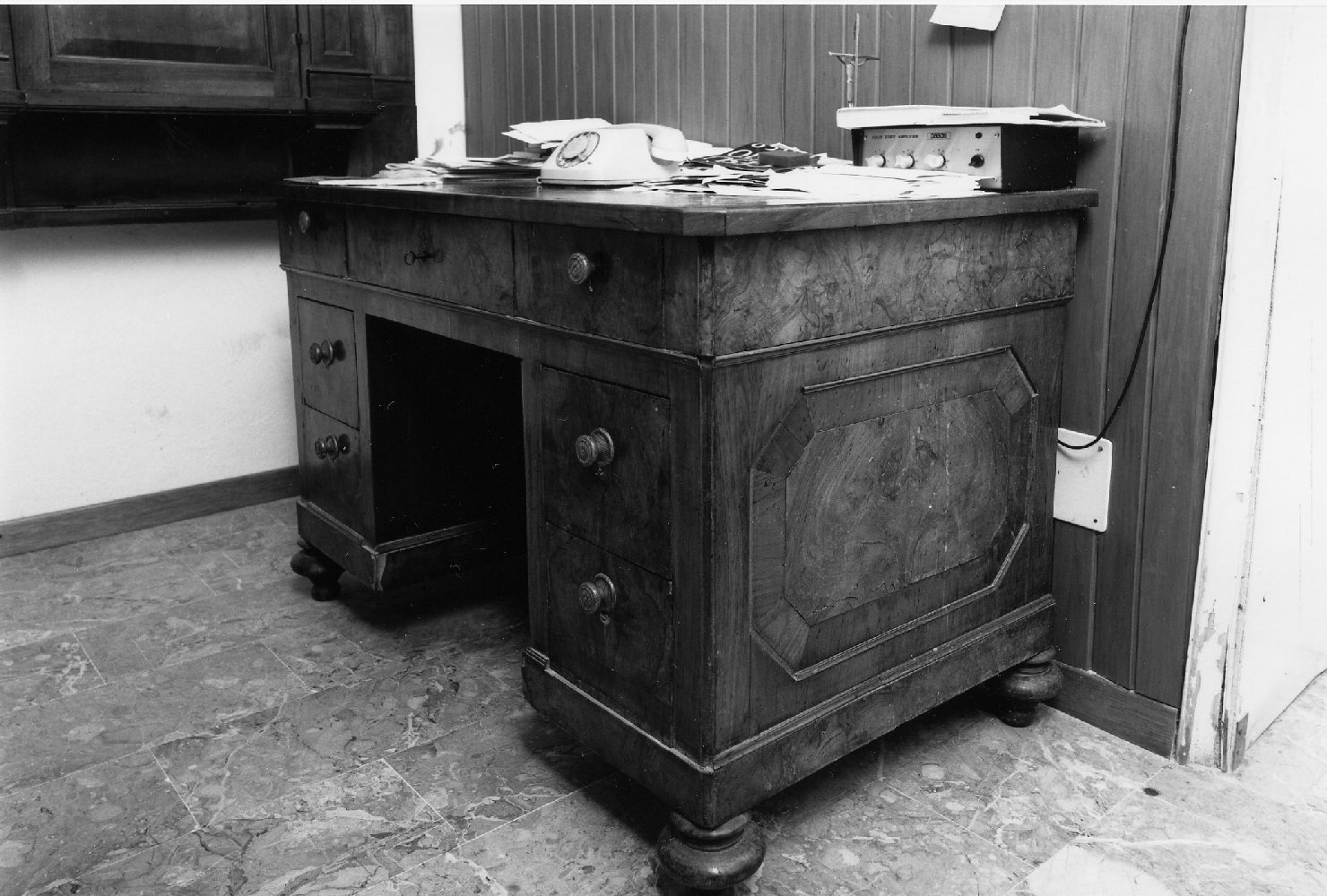 scrivania - manifattura emiliana (seconda metà sec. XIX)