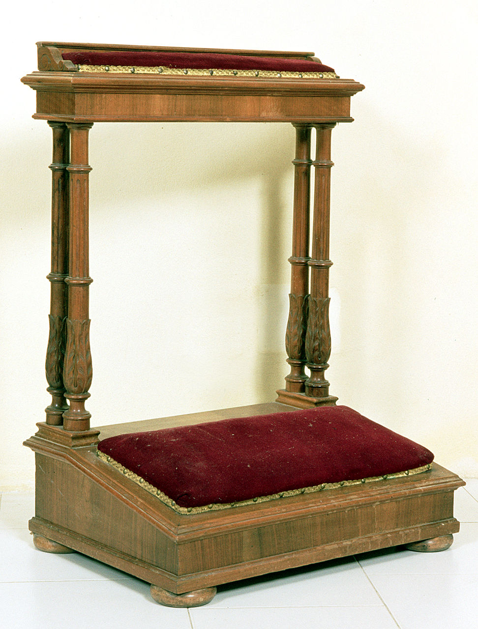 inginocchiatoio, opera isolata - bottega ferrarese (primo quarto sec. XX)