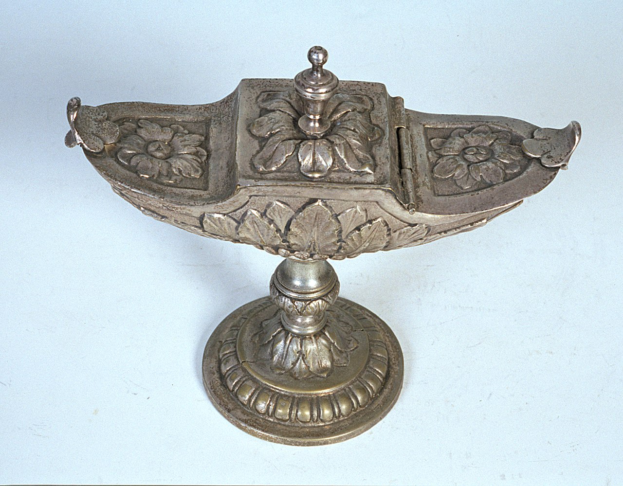 navicella portaincenso - bottega ferrarese (fine/inizio secc. XVIII/ XIX)