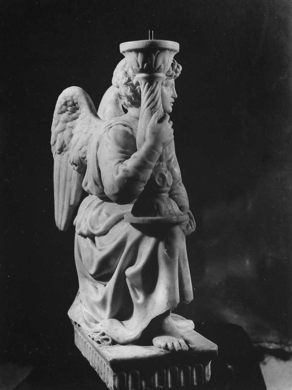 Angelo reggicandelabro (scultura, elemento d'insieme) di Buonarroti Michelangelo (sec. XV)