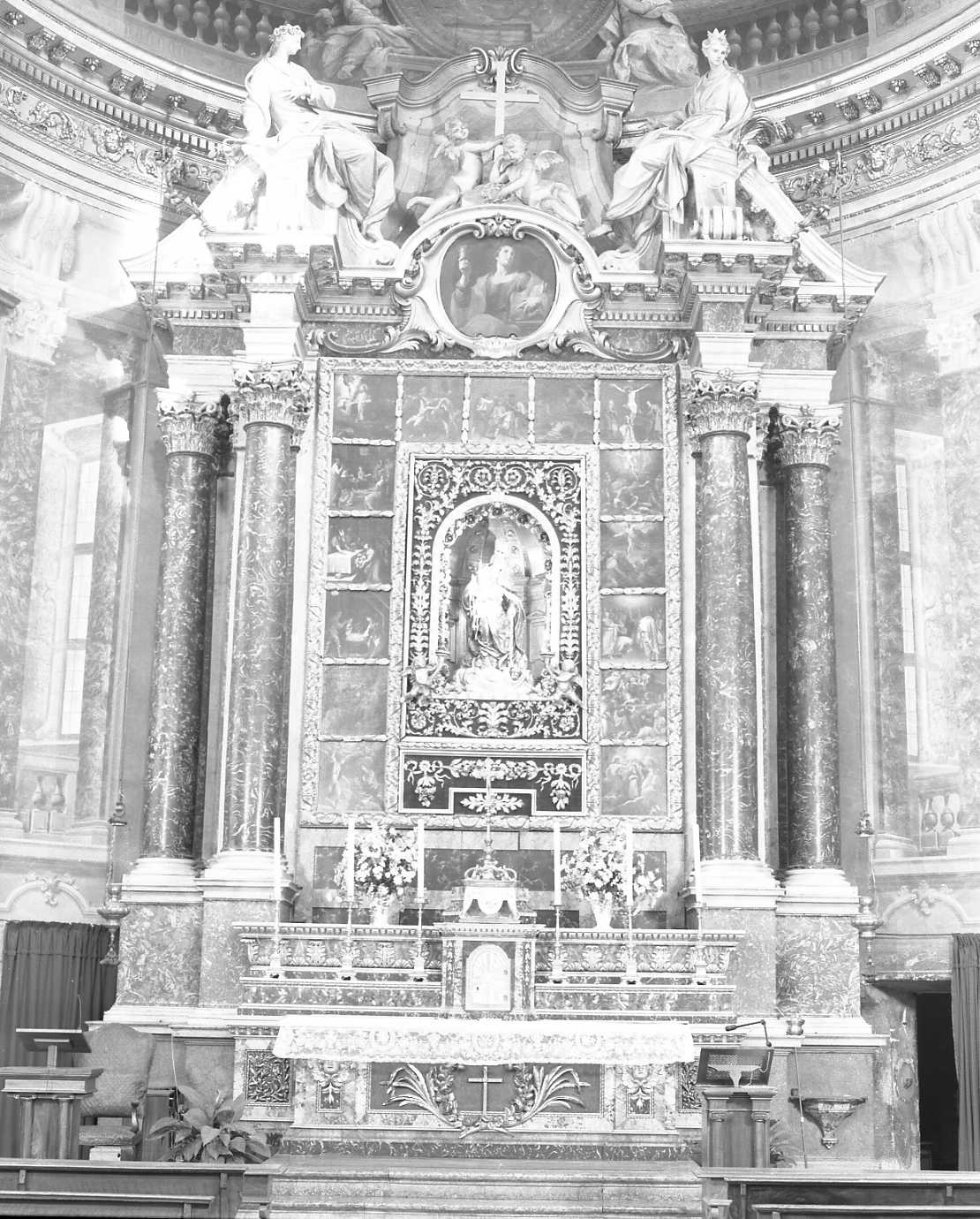 altare di Borelli Giuseppe, Piò Angelo, Cerasi Giovanni Filippo, Marchesi Giuseppe detto Sansone, Santini Giacomo, Orsoni Giuseppe, Ambrosini Floriano (sec. XVI, sec. XVIII, sec. XIX)