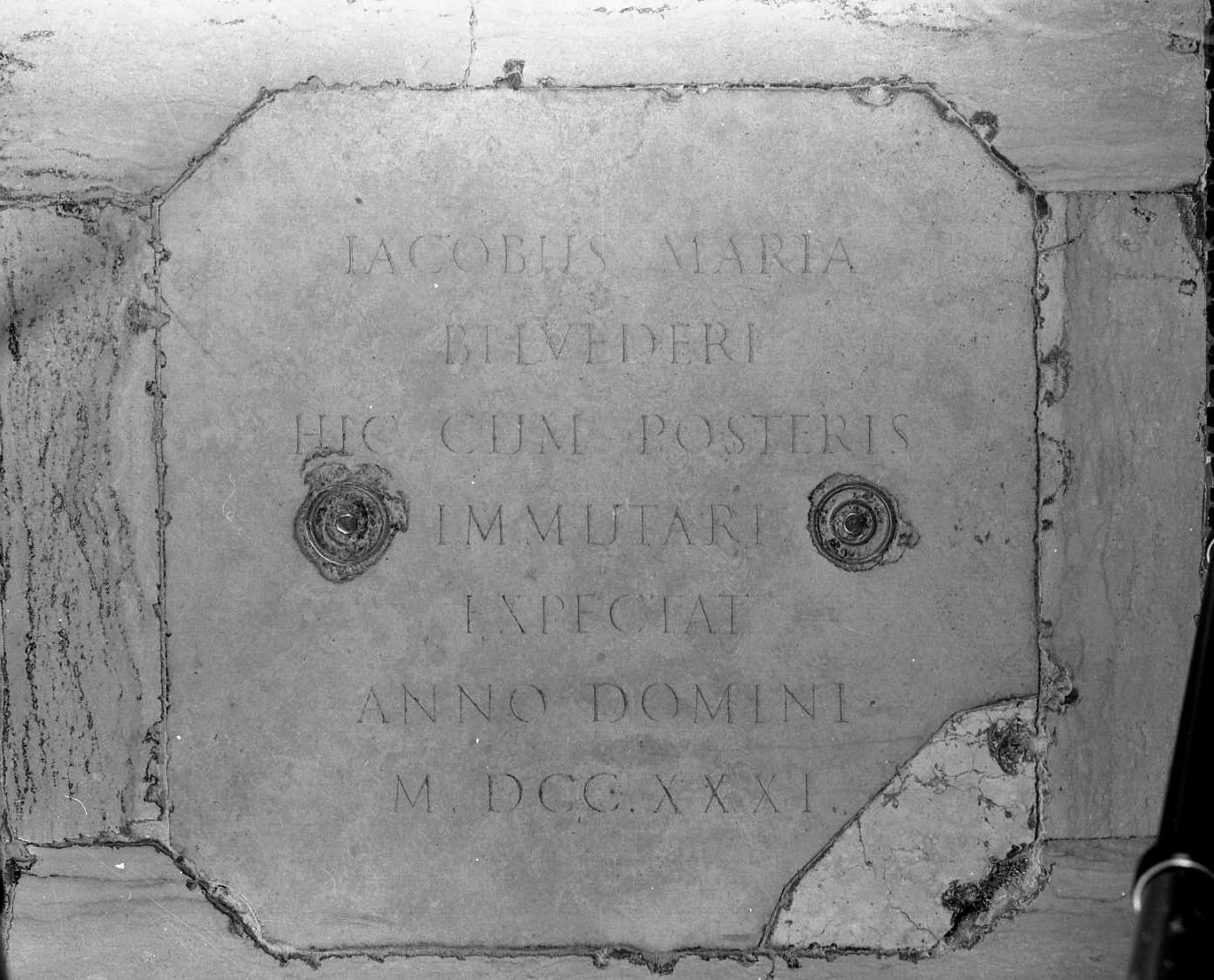 lapide tombale - ambito emiliano (sec. XVIII)