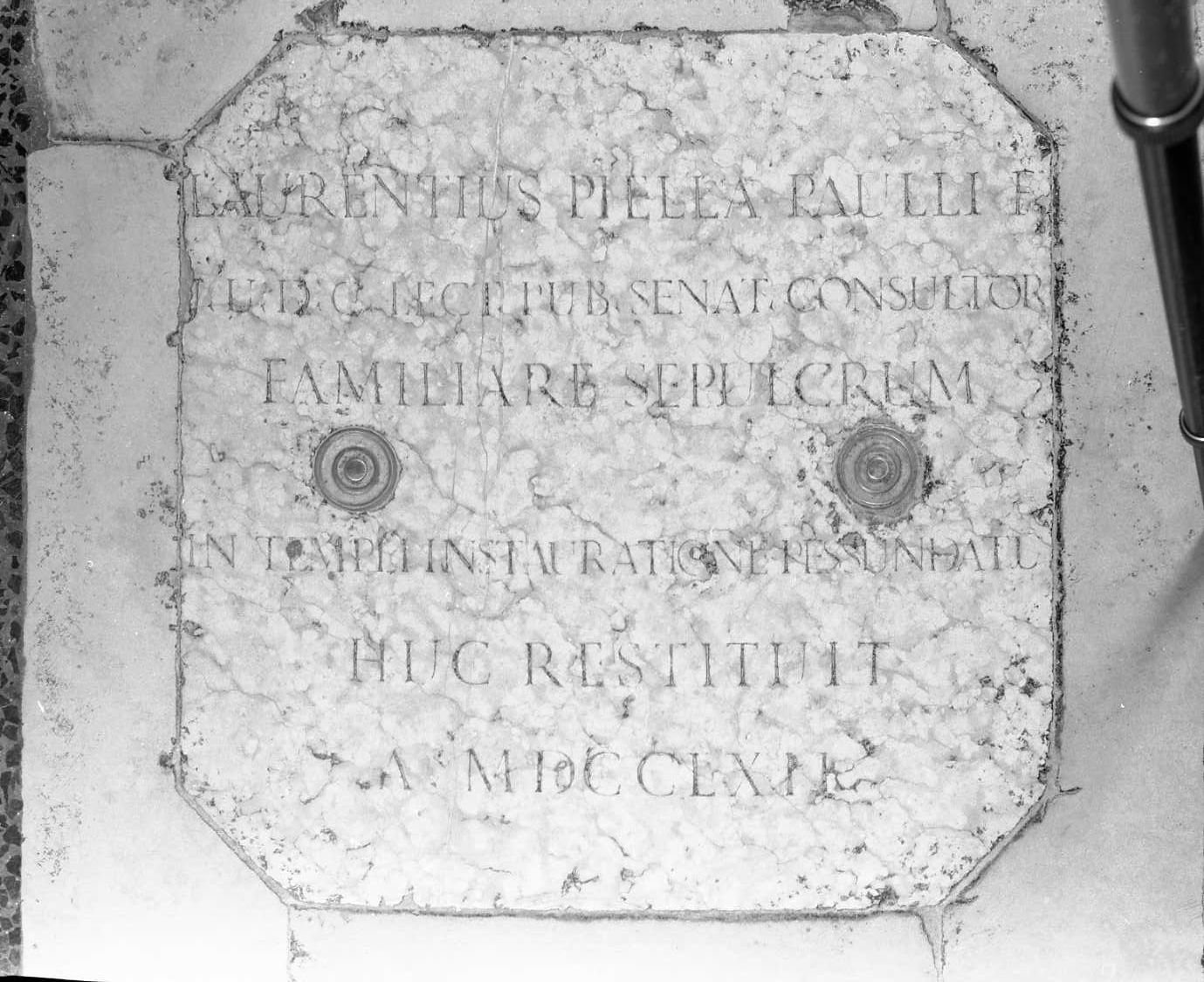 lapide tombale - ambito emiliano (sec. XVIII)