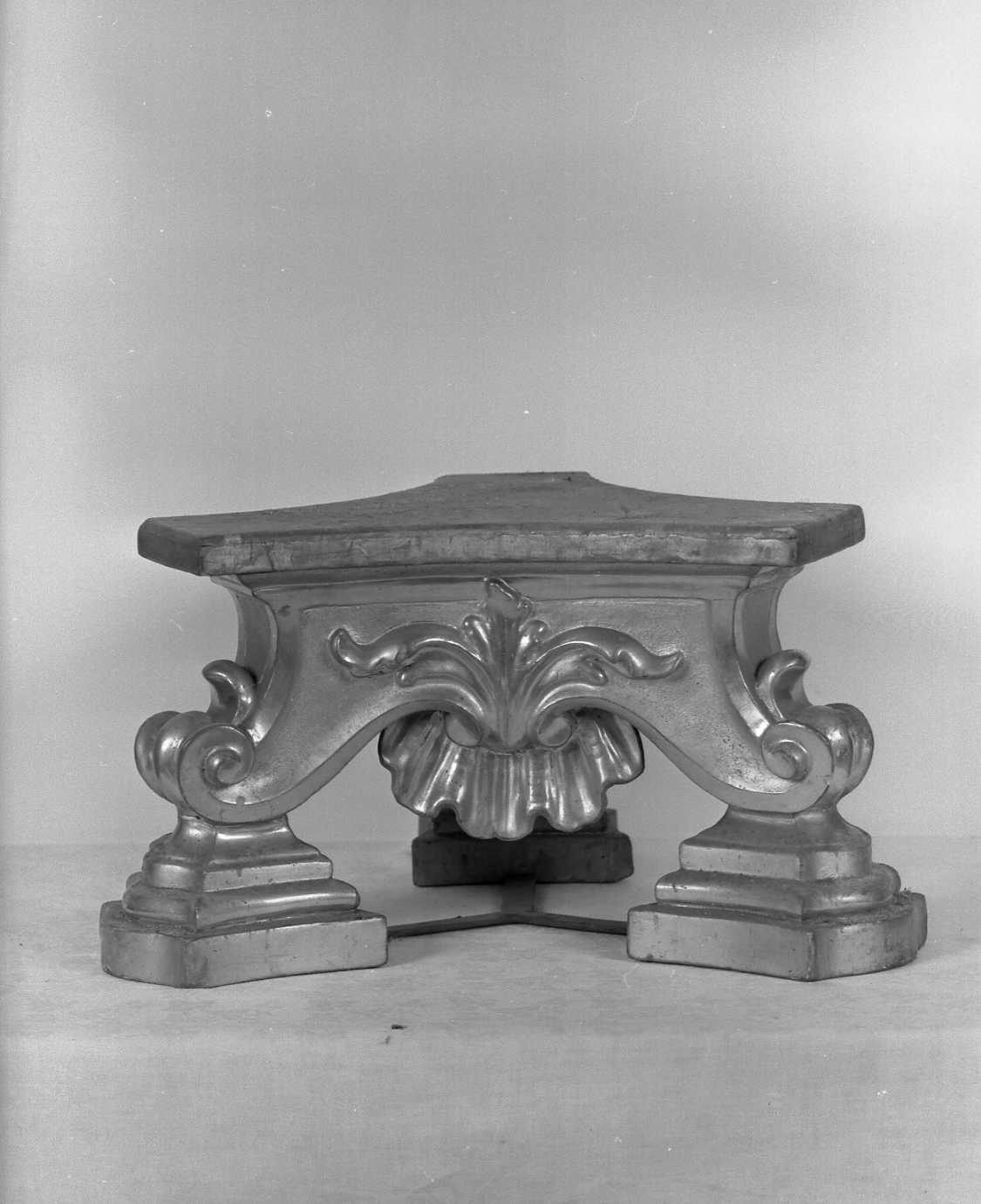 base di candeliere - ambito emiliano (sec. XVIII)