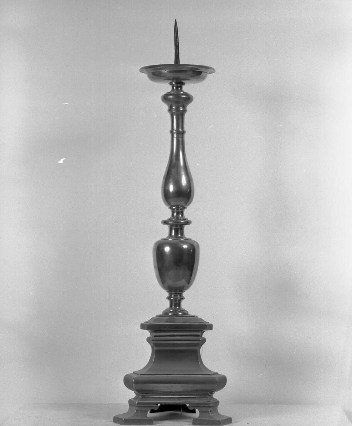 candeliere d'altare - ambito emiliano (sec. XVII)