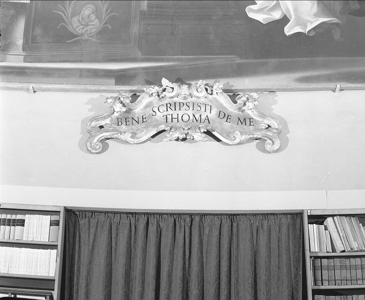 cartiglio con iscrizione (scultura) - ambito bolognese (secc. XVII/ XVIII)