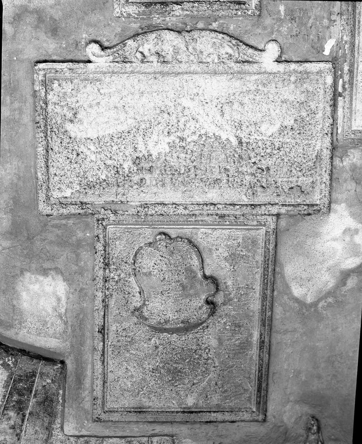 lapide tombale - ambito emiliano (sec. XVI)