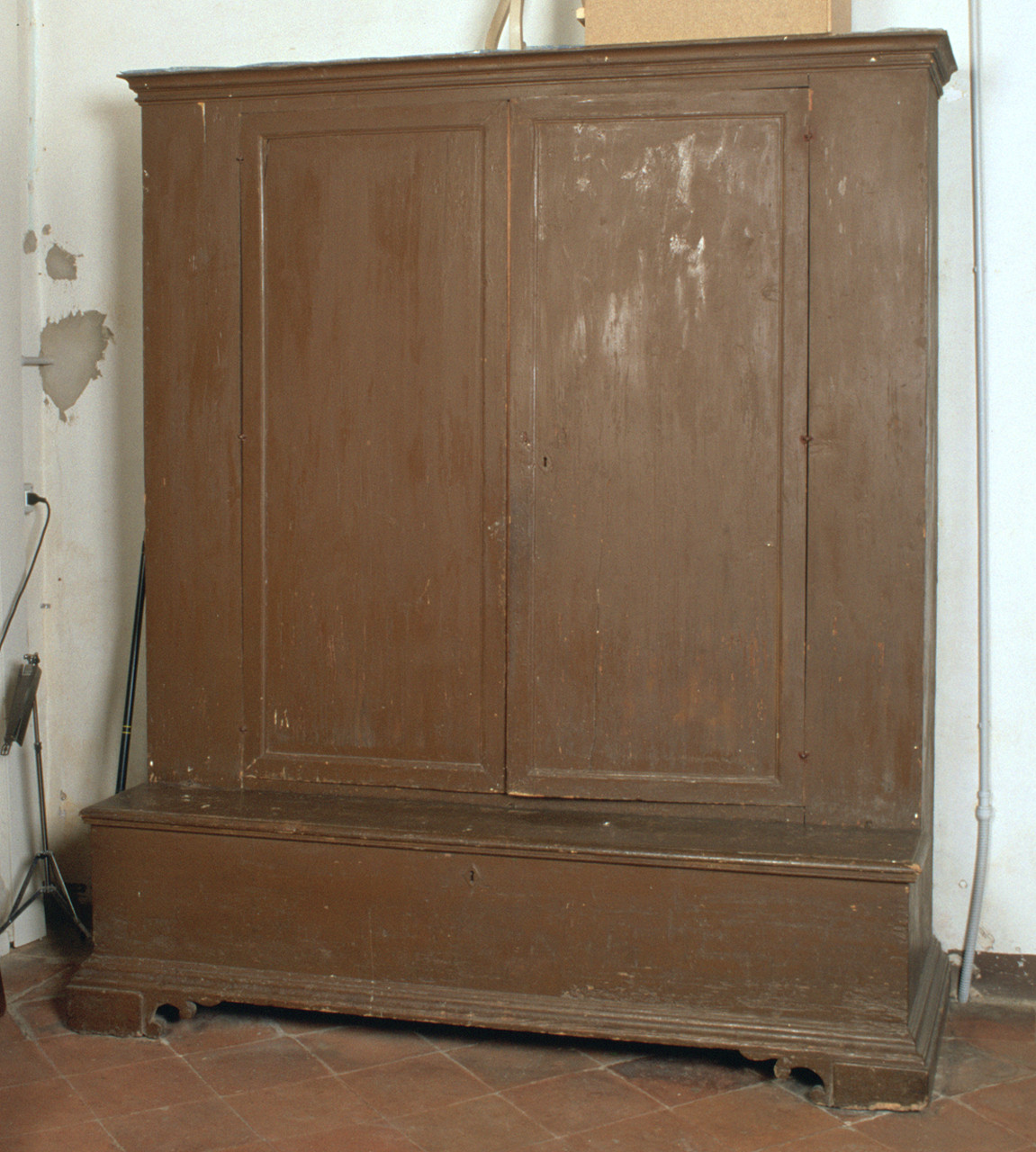 cassapanca - bottega ferrarese (prima metà sec. XVIII)