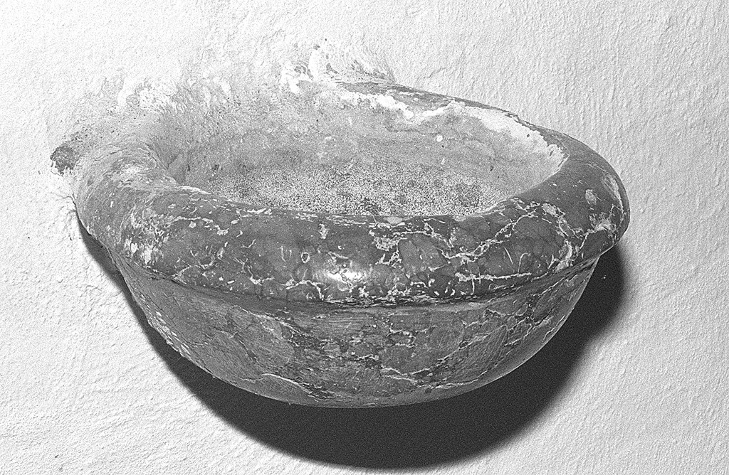 acquasantiera da parete - bottega ferrarese (sec. XVIII)