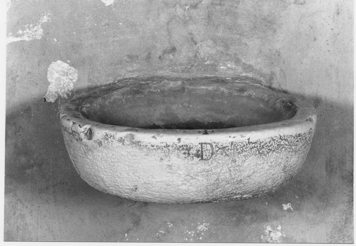 acquasantiera da parete - manifattura ferrarese (sec. XVII)