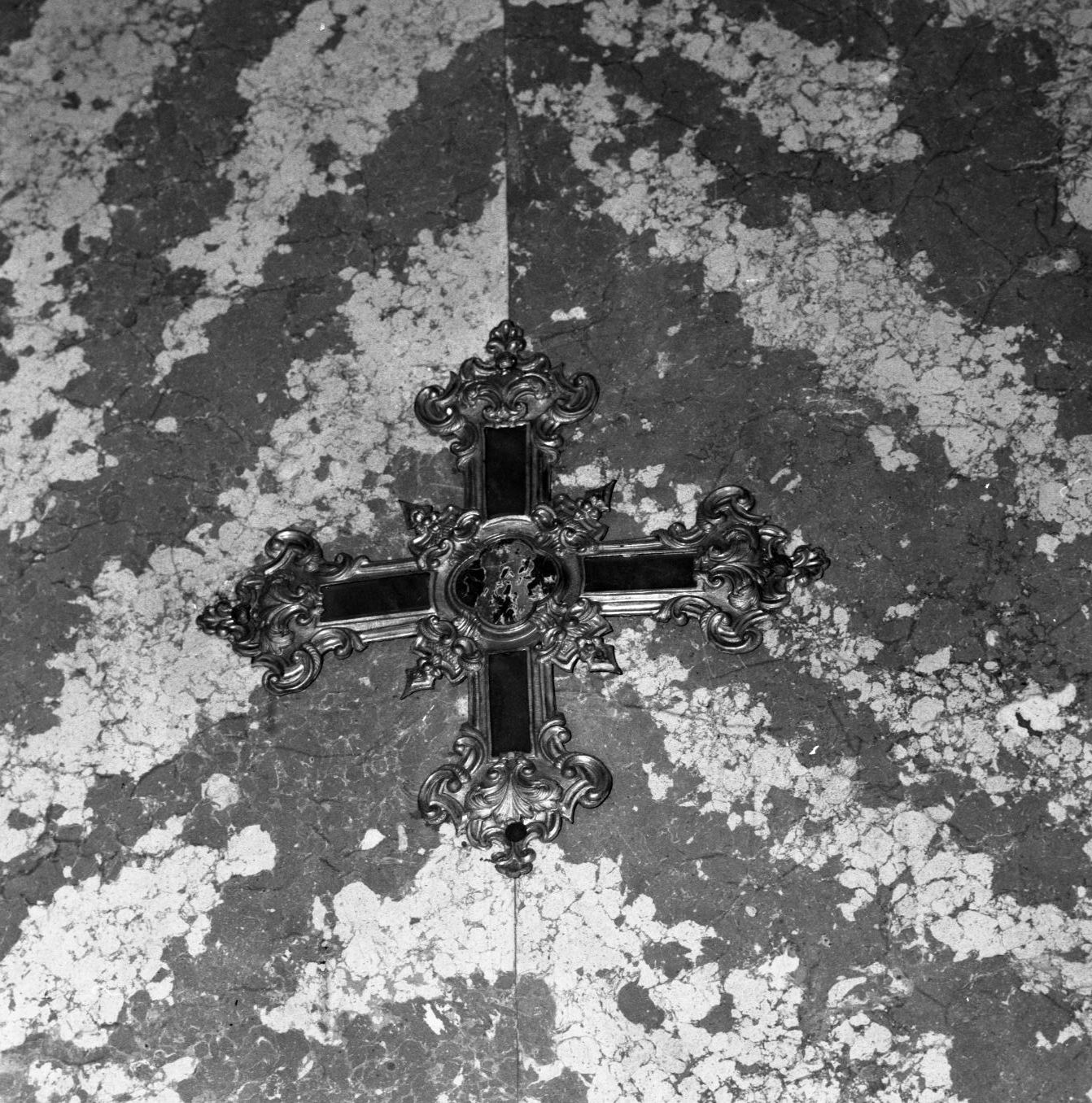 croce - bottega milanese (prima metà sec. XVIII)