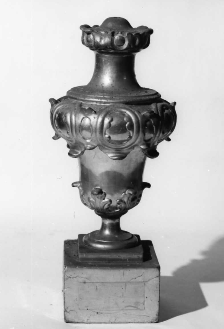 vaso d'altare con composizione floreale - ambito emiliano (ultimo quarto sec. XVIII)