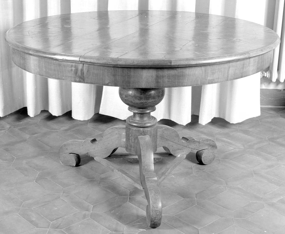 tavolo, opera isolata - manifattura emiliana (secondo quarto sec. XIX)