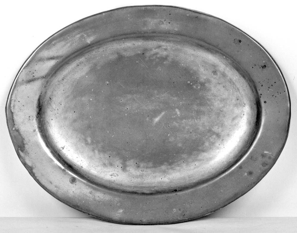 vassoio, opera isolata - manifattura emiliana (seconda metà sec. XVII)