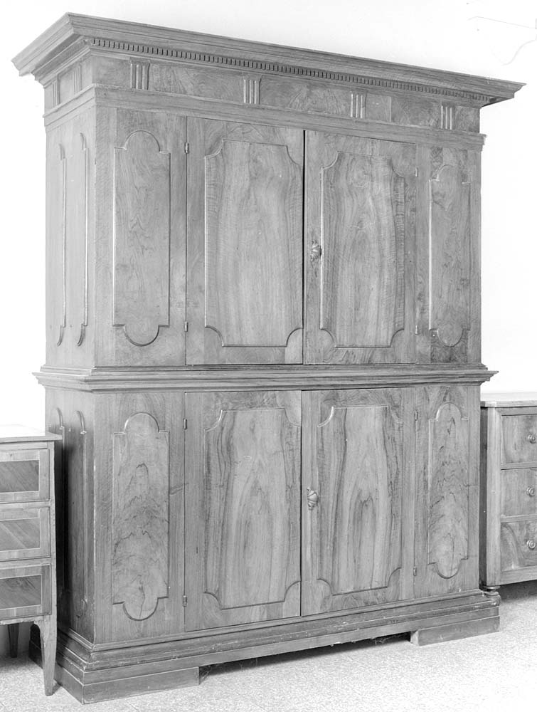 mobile a due corpi, opera isolata - manifattura bolognese (prima metà sec. XVIII)