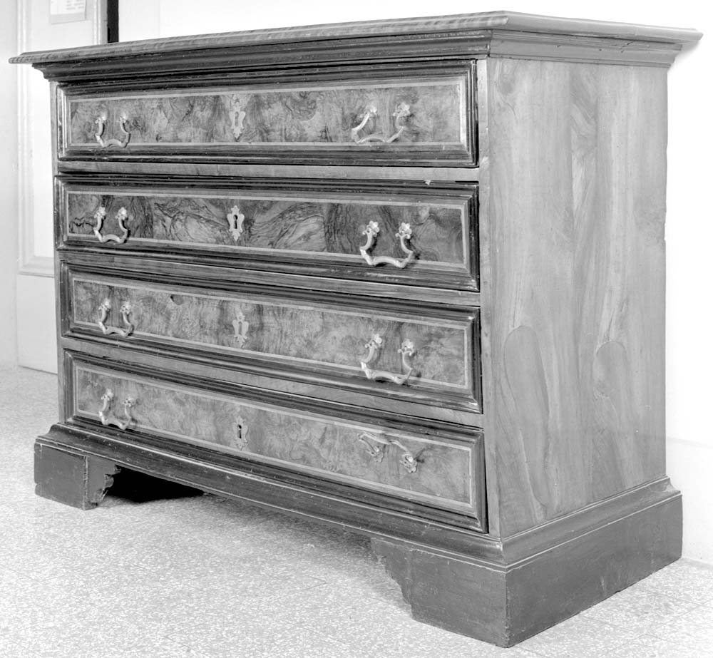 cassettone, opera isolata - manifattura emiliana (prima metà sec. XVIII)