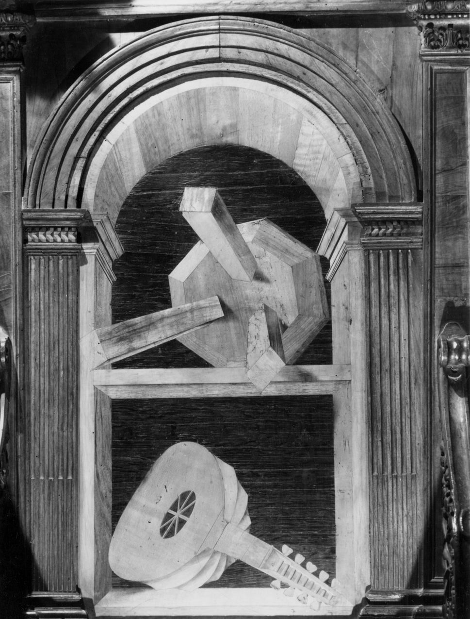 natura morta con sgabello e strumento musicale (decorazione a intarsio, elemento d'insieme) di Sacca Paolo (sec. XVI)