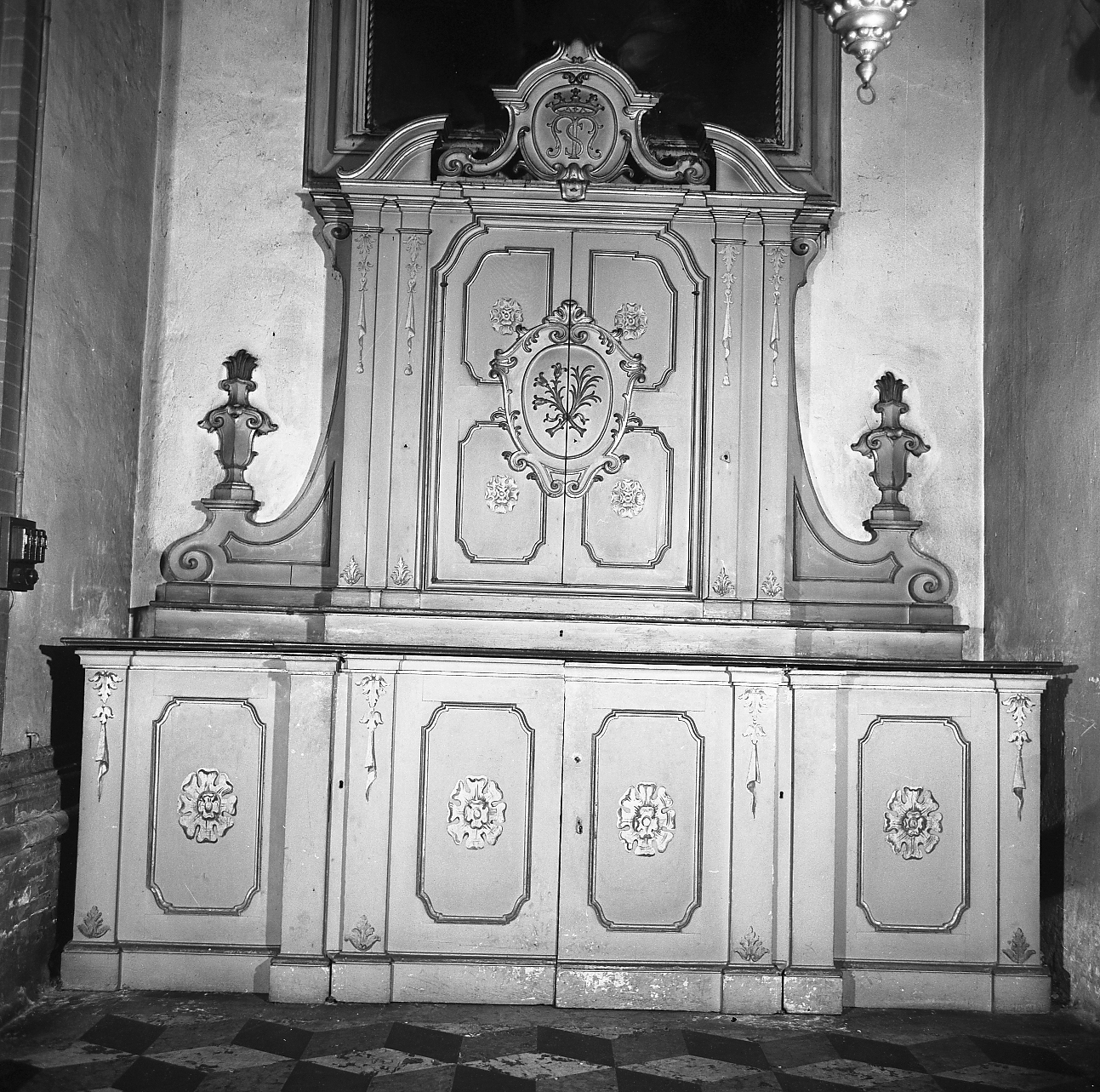 credenza a due corpi - manifattura emiliana (seconda metà sec. XVIII)